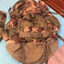 US Military Rucksack Backpack w/ Attachment – Woodland Camo 