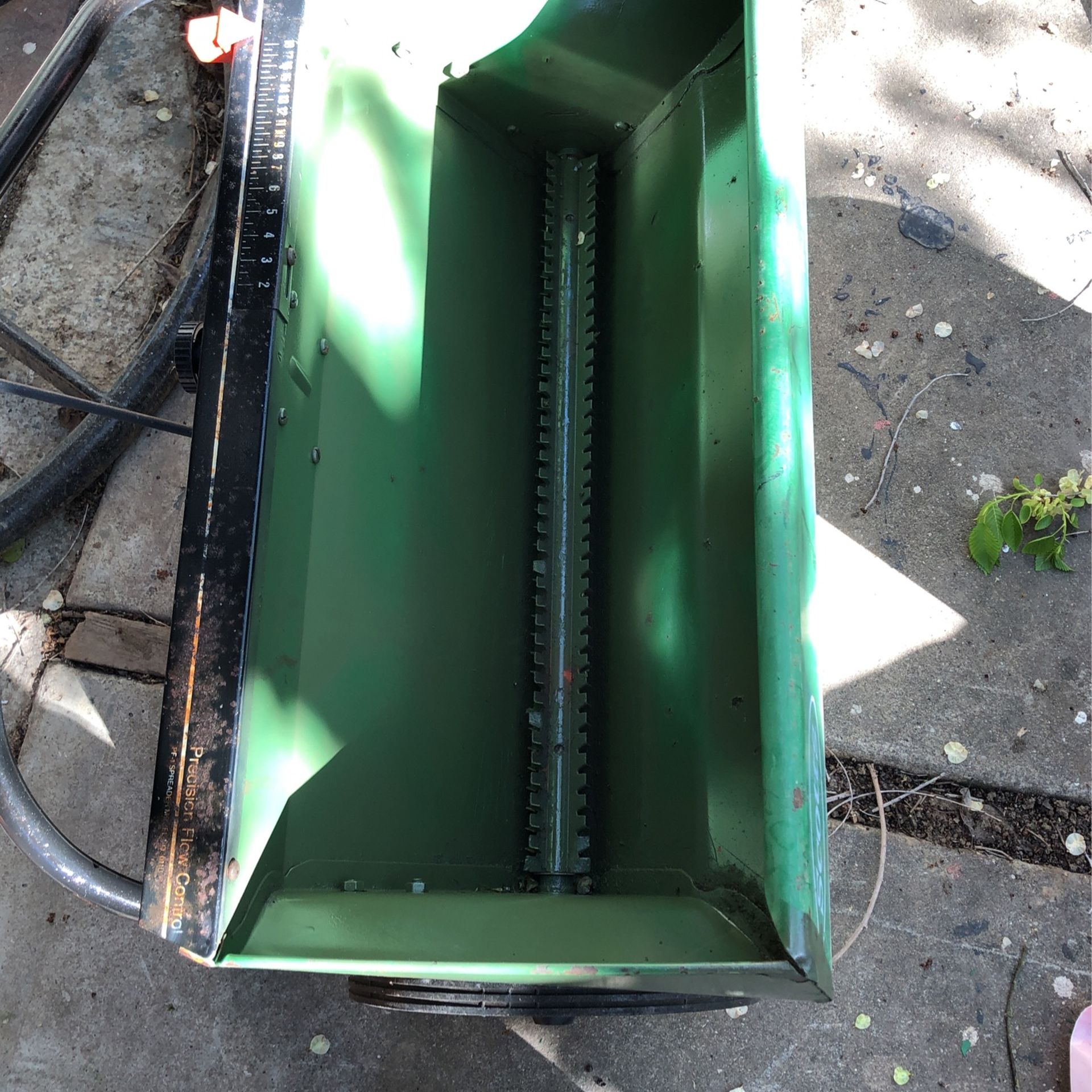 Scott’s Lawn Spreader Pf1 Steel Hopper Precision Flow Control