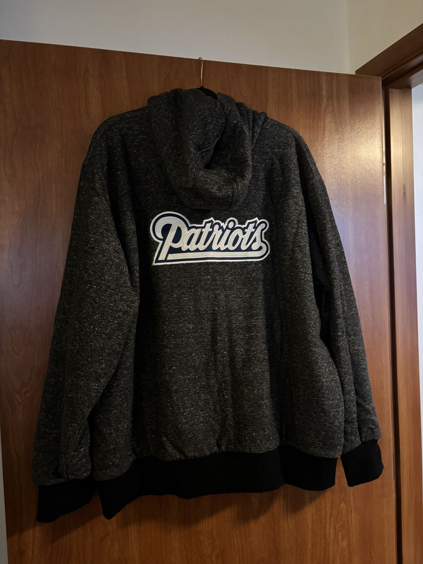 NFL Pro Line Men’s Patriot’s Trailblazer Zip Up Sherpa Hoodie 4XL