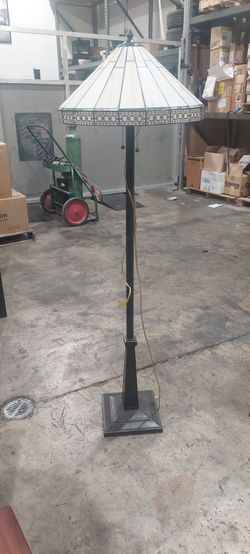 Tiffany Style Roman Floor Lamp 62”H X 19”D In Good Condition