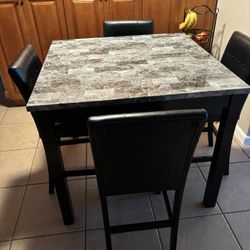 Table With 4 Chairs 