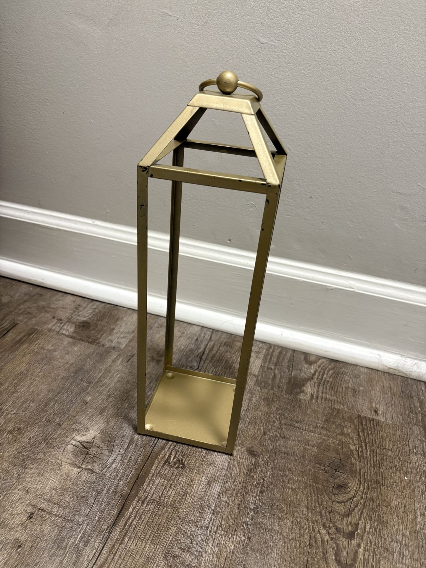 Gold Lanterns Wedding Decor
