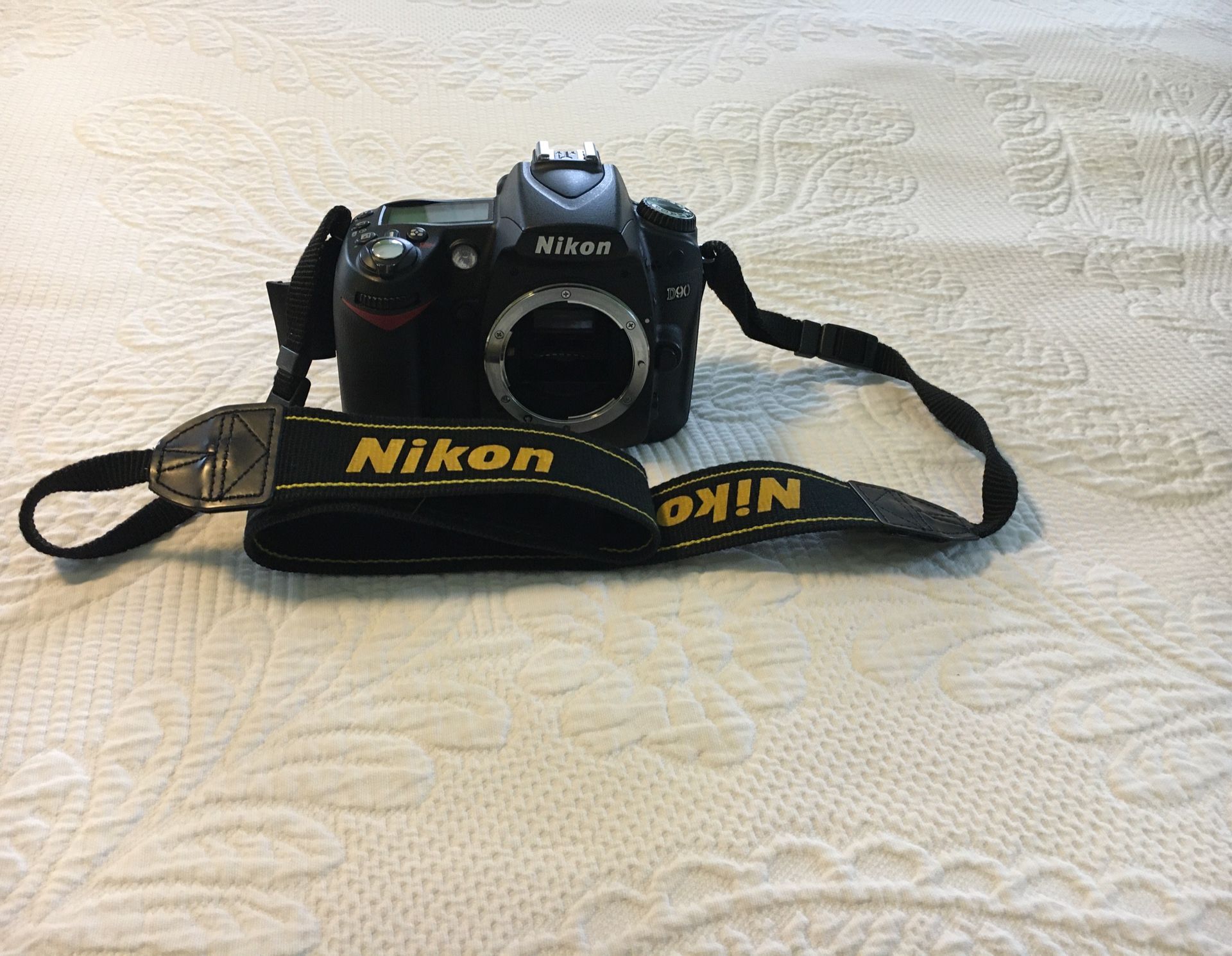 Nikon D90 DSLR Body