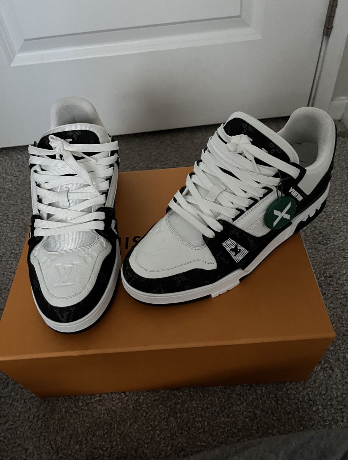 Authentic Louis Vuitton Mens High Top Sneakers Size 8.5 for Sale in  Atlanta, GA - OfferUp