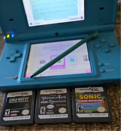 Nintendo DSI in Blue Perfect Condition Bundle