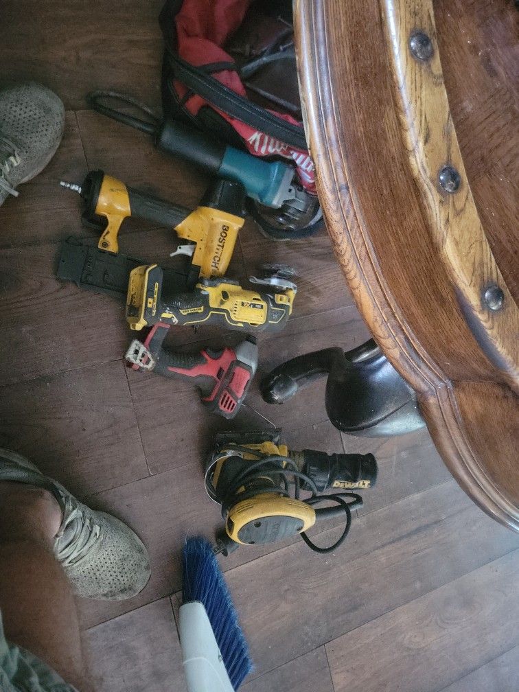 Grinder. Finish Nailer..multi Tool..impact ,sander..tool Bag