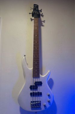 Mikro Short Scale Ibanez Bass Guitar and 25 W Orange Amp