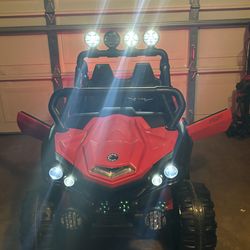 Electric car has 3 speed modes is good for kids even toddlers it has remote control