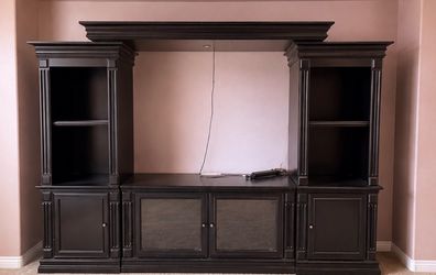 Entertainment center