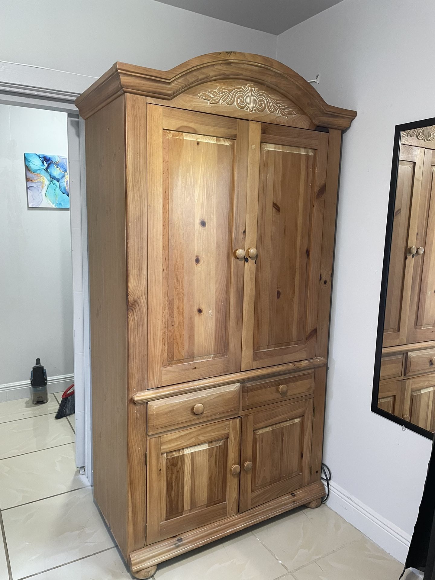 Free / Wood Armoire