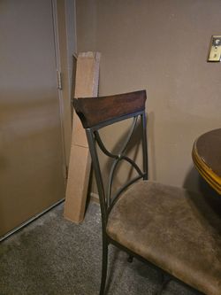 PUD TABLE MATAL AND WOOD
