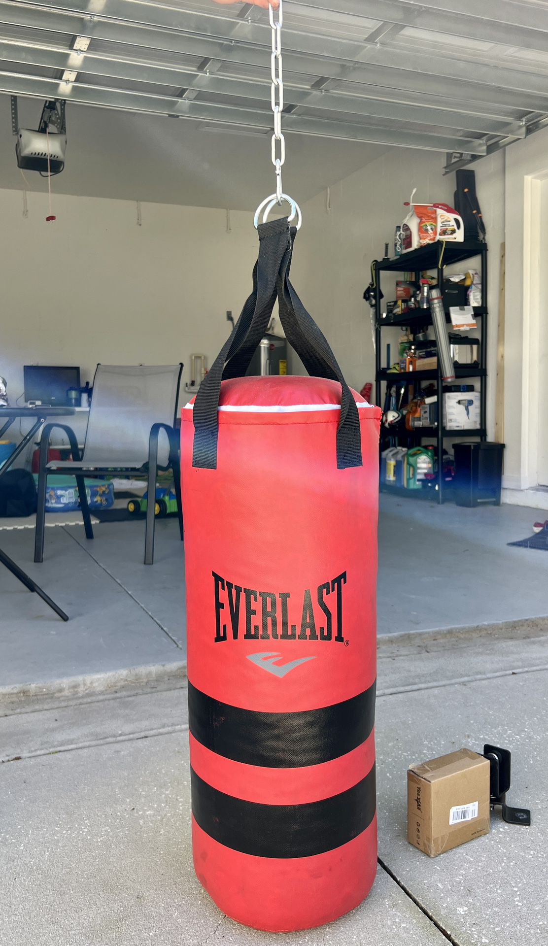 Everlast 40 Pounds  bag, Red/Black