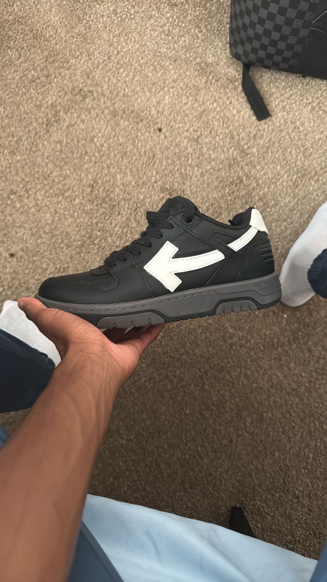 off white ooo black