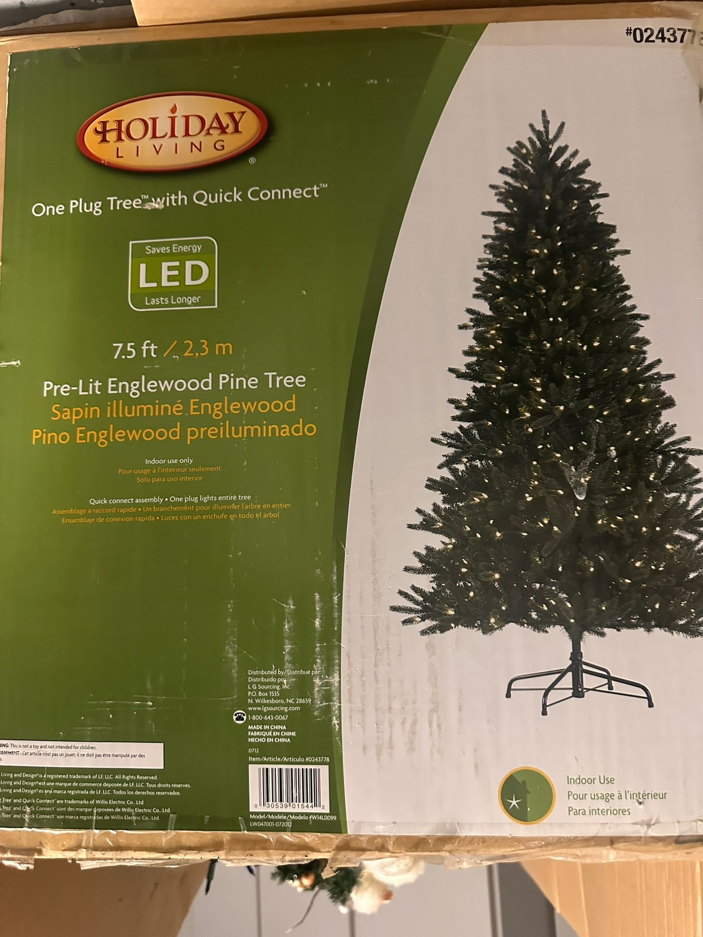 7.5 Tall Prelit Warm Christmas Tree