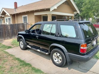 Nissan Pathfinder 1997 4 wheel drive 2 inch lift in the front