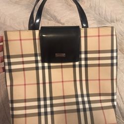 Burberry original bag.Like new.