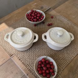 STAUB La Cocotte France Mini Round Ceramic Stoneware White With Lid Set Of 2