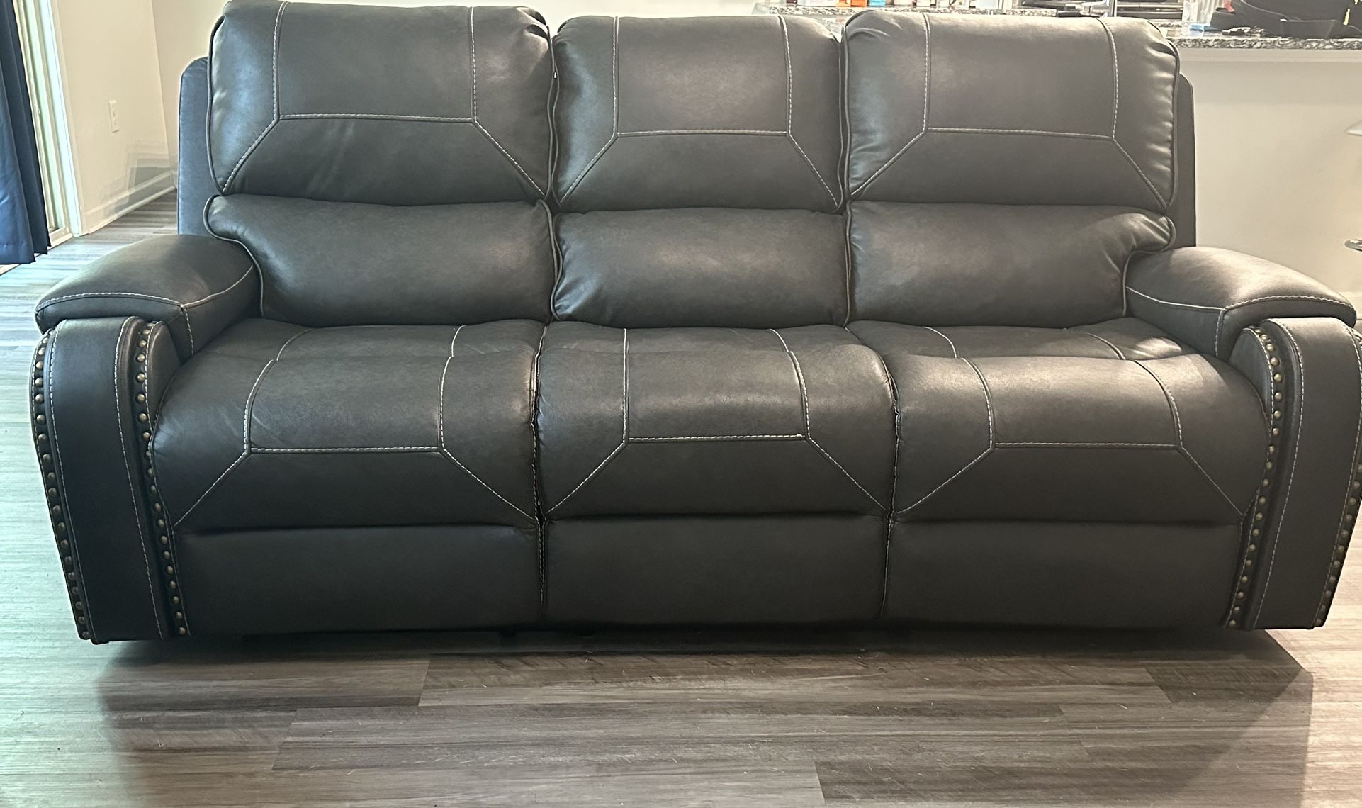 🔥 Reclining Couch + Loveseat Set — $600 FIRM TODAY ONLY 🔥
