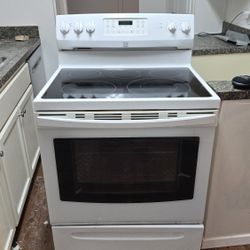 Kenmore Free Standing Electric Range Model (contact info removed)2310 Used