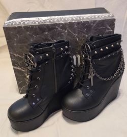 Demonia Poison 101 platform ankle boots, sz10