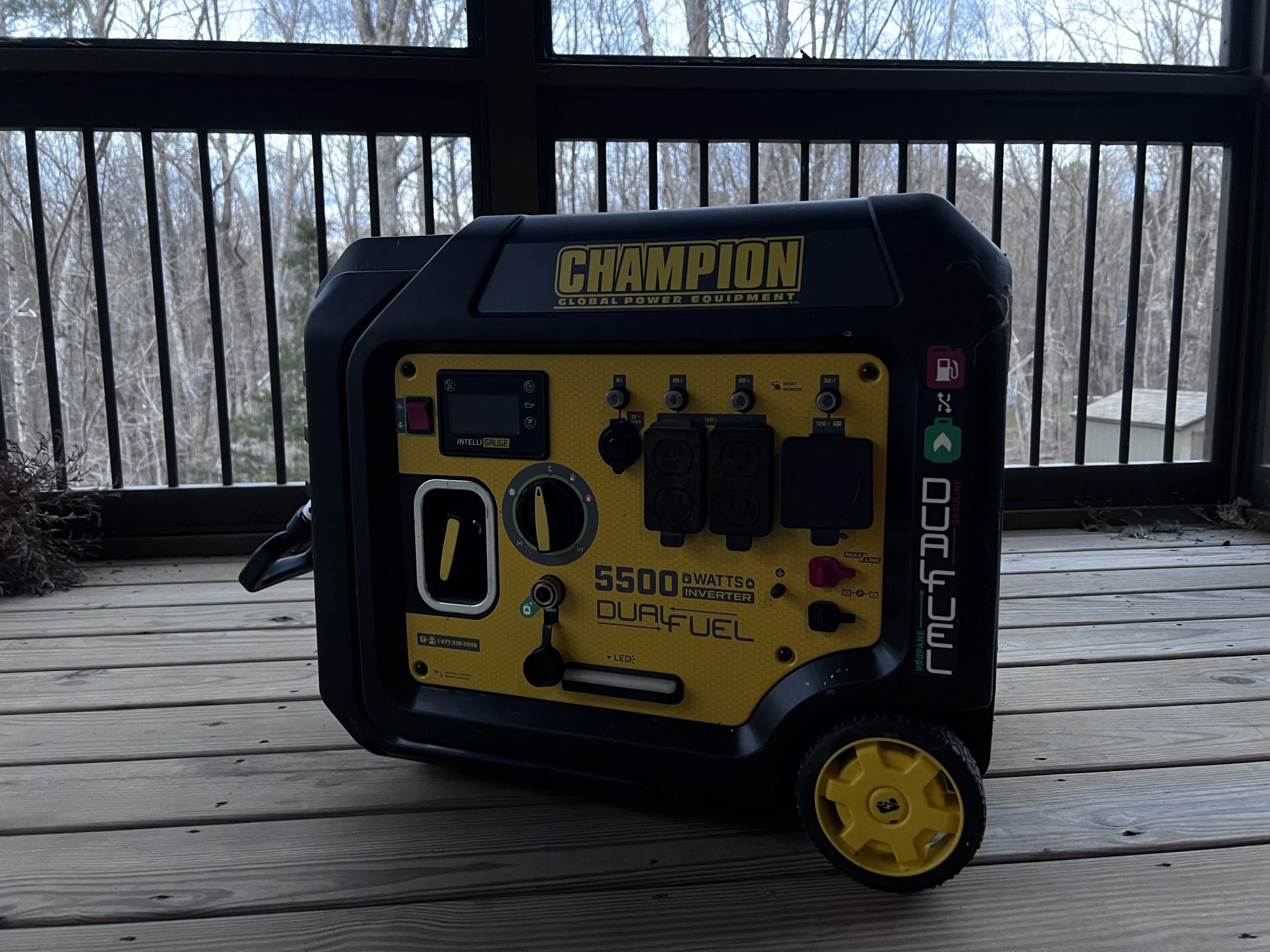 Champion Dual Fuel Inverter 5500 Watts - Like new