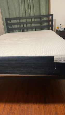 Full size metal  bed frame in good condition