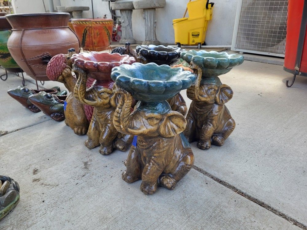 14"H. CEMENT ELEPHANT BIRD BATH 50 EACH for Sale in Riverside, CA