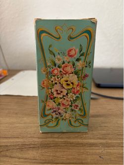 Avon Trailing Arbutus Perfumed Talc Bath Powder tin w/ Box 25th Anniversary