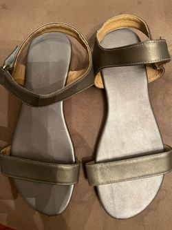 Sandal SIZE 6 1/2