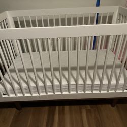 Marley 3-in-1 Convertible Crib By DaVinci white/walnut