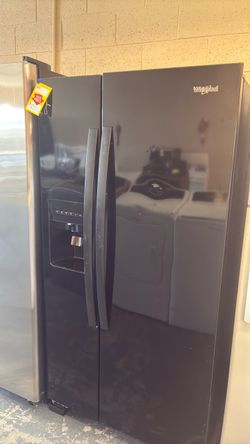 Necesito like new Whirlpool side by side refrigerator
