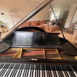 Steinway & Sons Model M 5' 7" Baby Grand Piano In Great Shape Going For Free
