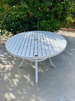 Round Patio Table with Umbrella Hole