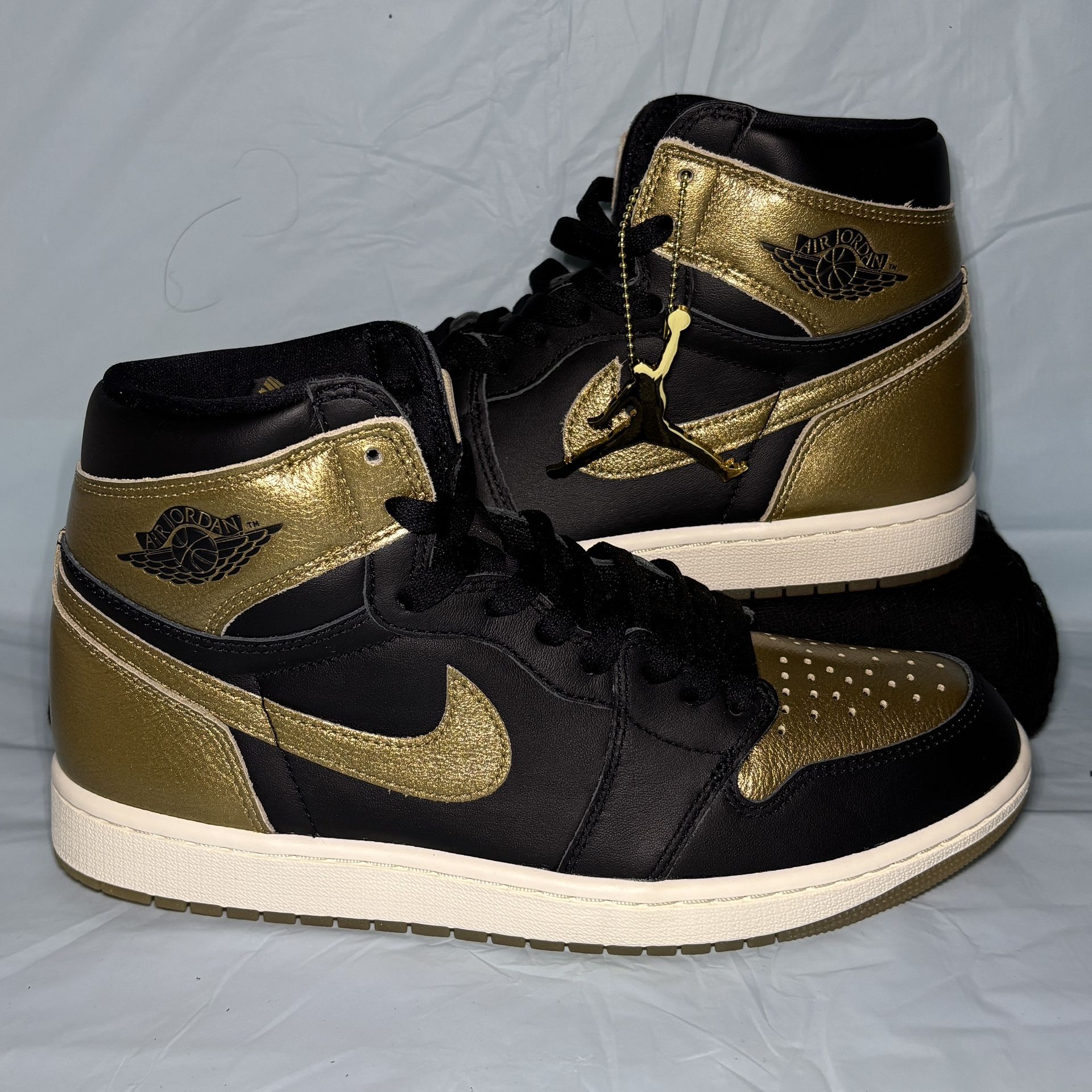 Jordan 1 Retro High “Black Gold”