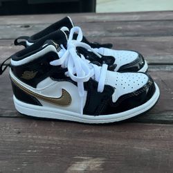 Jordan 1 Balck White And Gold 