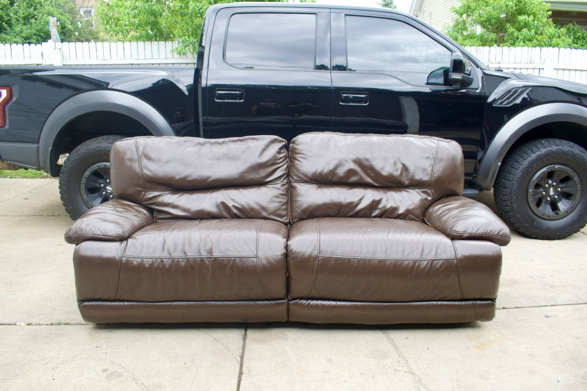 🚨FREE Delivery! Brown couch Leather Reclining Sofa Ashley Furniture
