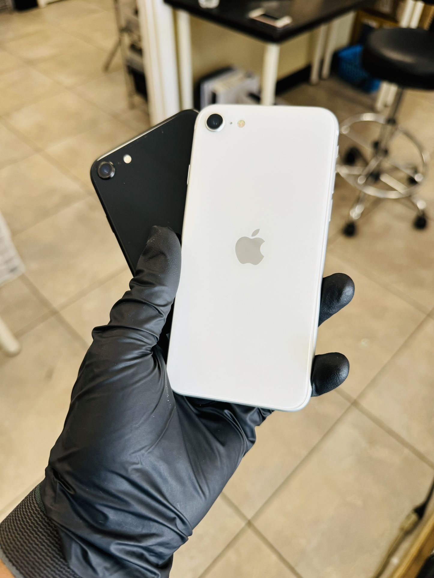 iPhone SE 2ND GEN Like New Unlocked,All Products : American Fashion Style Bags On Sale