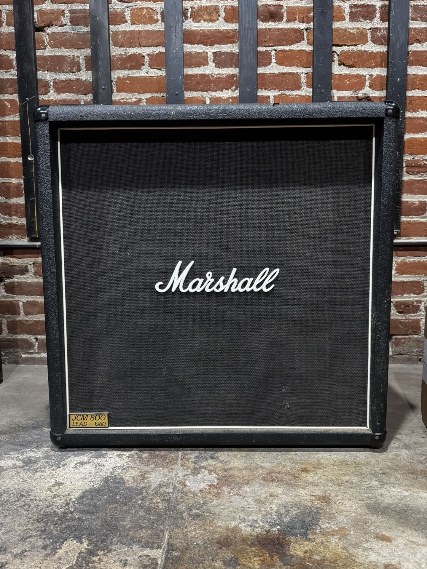 Marshall JCM 800 Lead–1960 cabinet