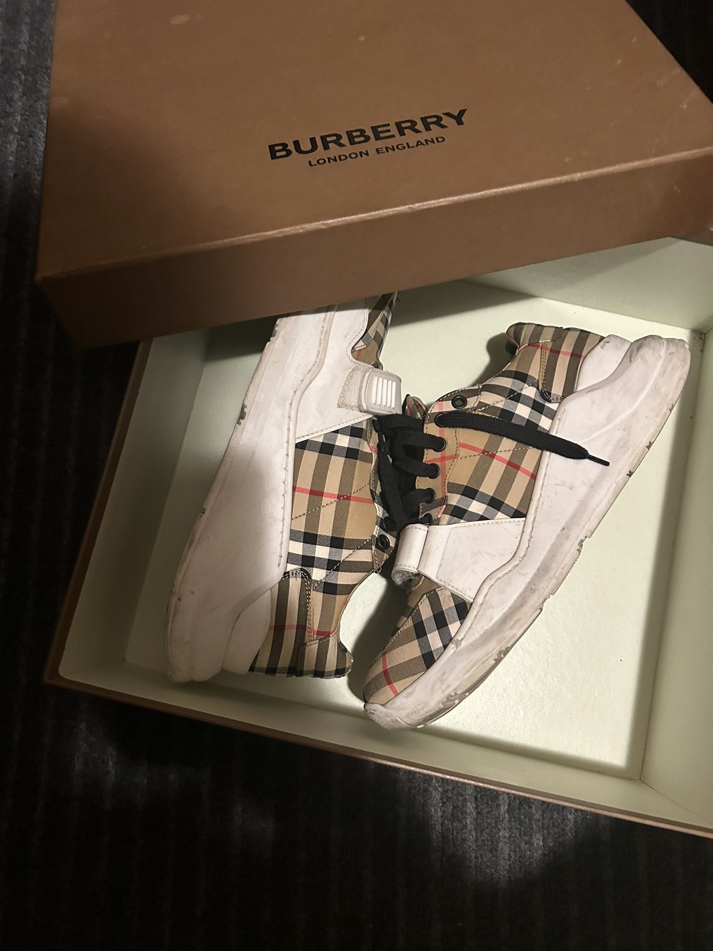 Burberry Regis
