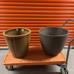 Set Of 2 Large Plant Pots