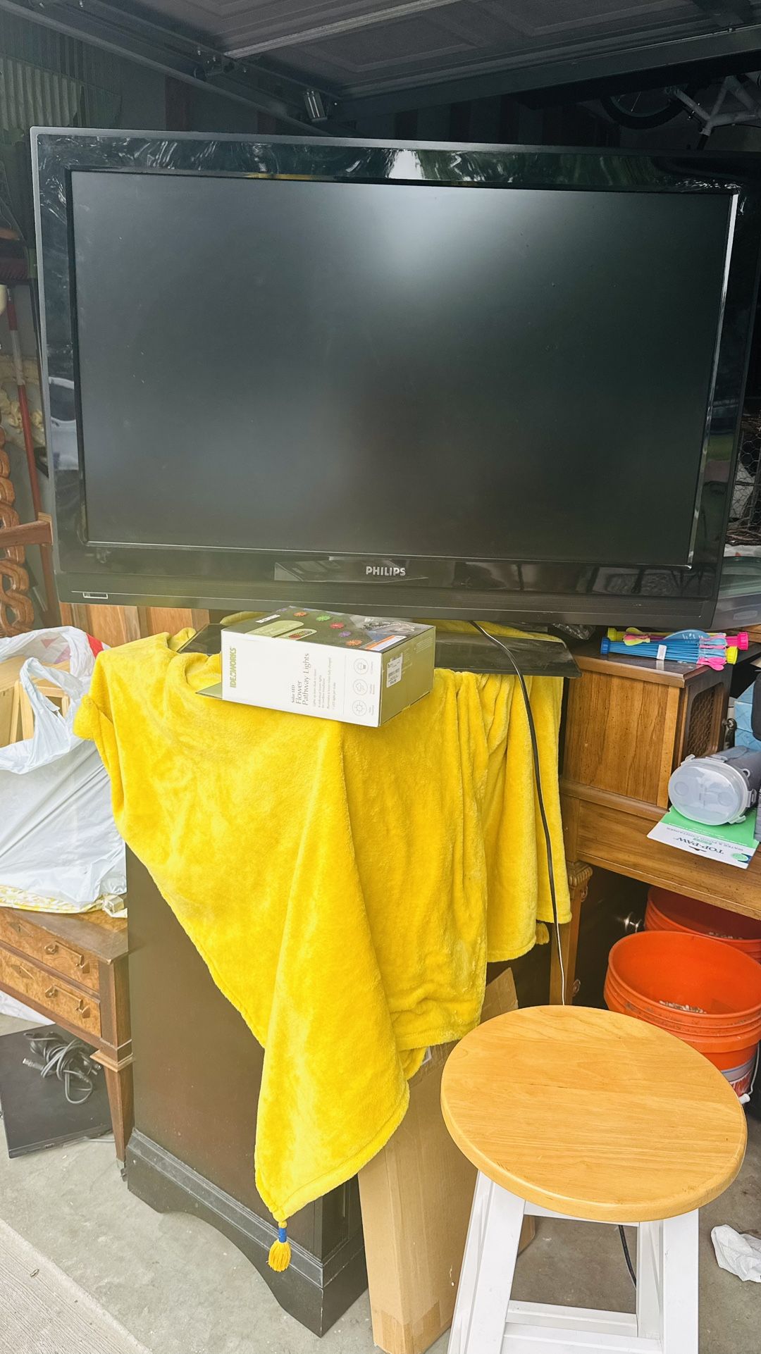 Phillips 49” Flat Screen Tv
