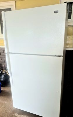 Free delivery. Very Nice Refrigerator. Warranty Included