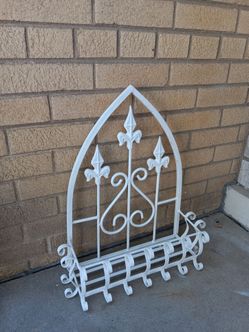 Vintage hanging Iron wall planter fleur _ de _ lis Cathedral Style