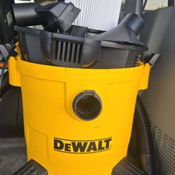 De Walt 12 G Vacuum