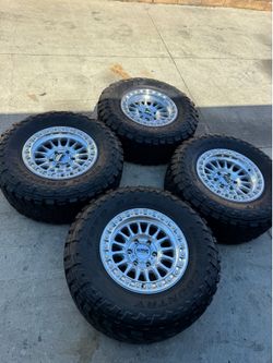 New KMC IMS 6 lugs 6x139.7 and 33 inch tires