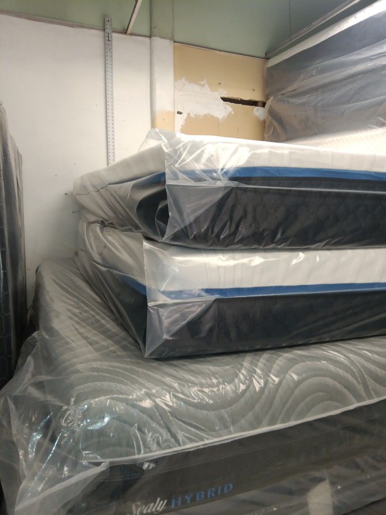 ππΎπ€π€π€ $209 Queen Memory Foam Mattress Available $209 ππΎπ€π€π€