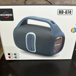 Hooked Portable Subwoofer Speaker Black 