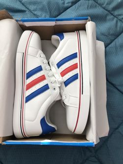 Women’s Adidas superstar US size: 7.5,9.5