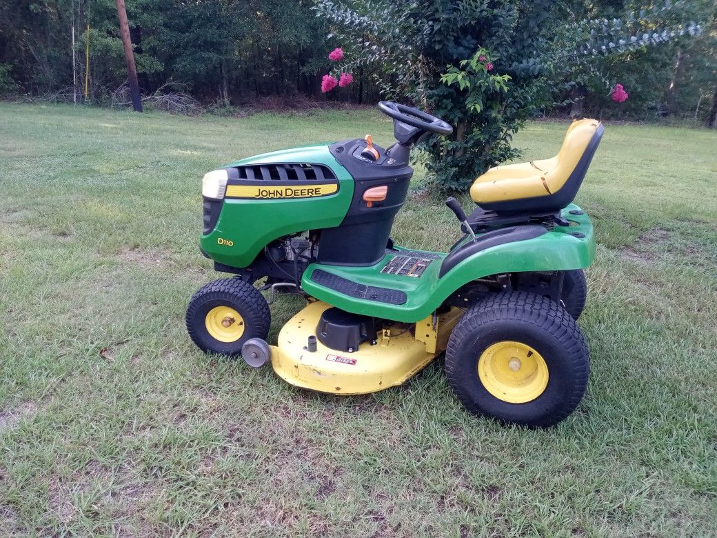 John Deere Riding Lawn Mower 