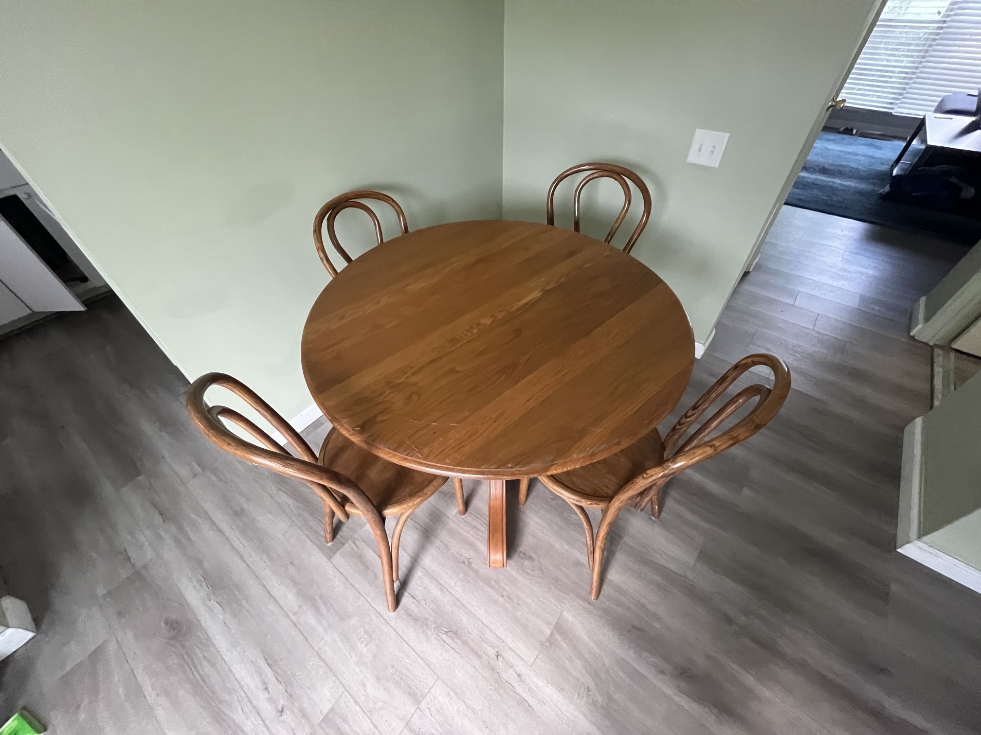 Kitchen Table And four Matching Chairs